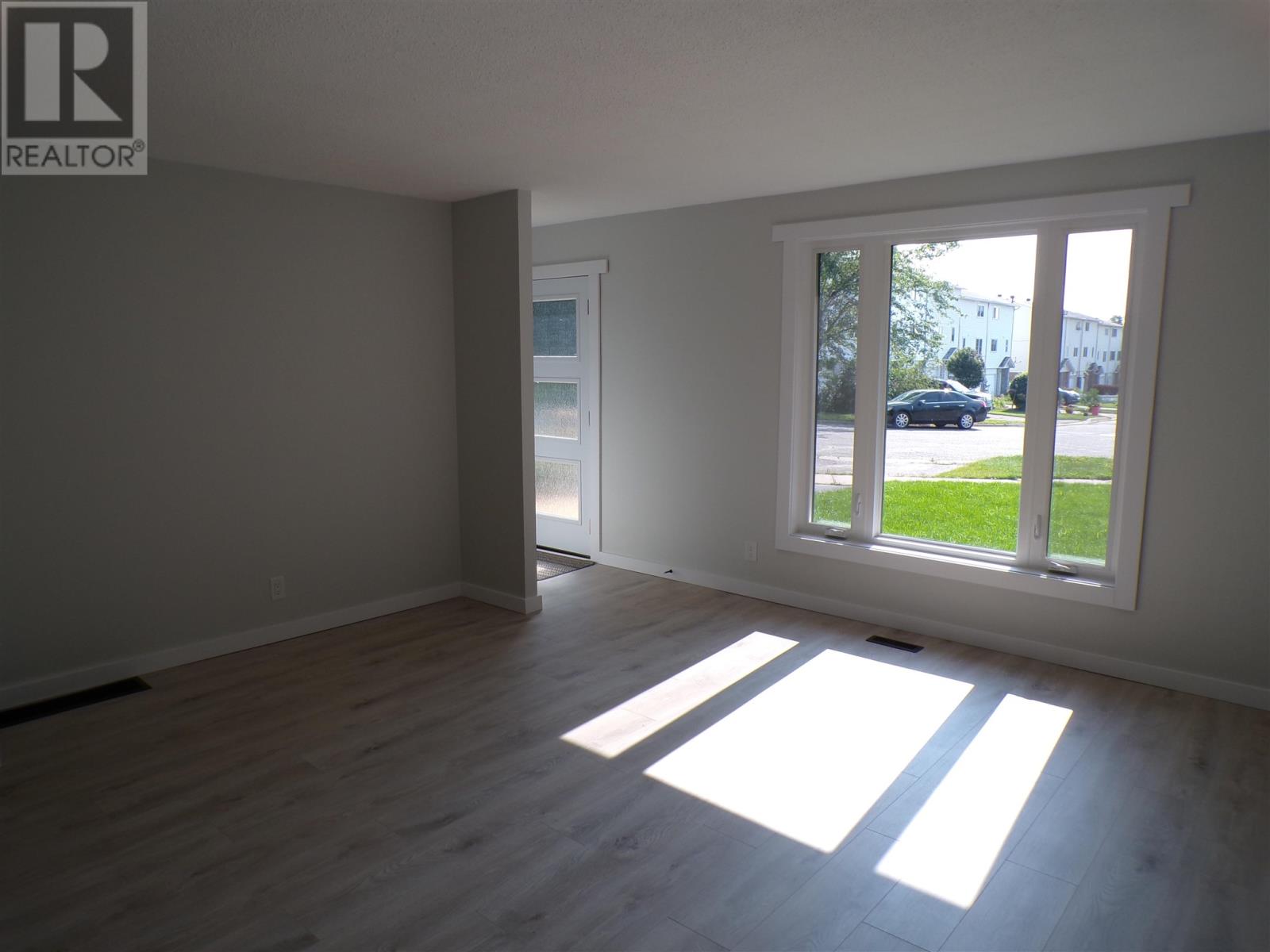 44 Farrell Cres Property Photo 12
