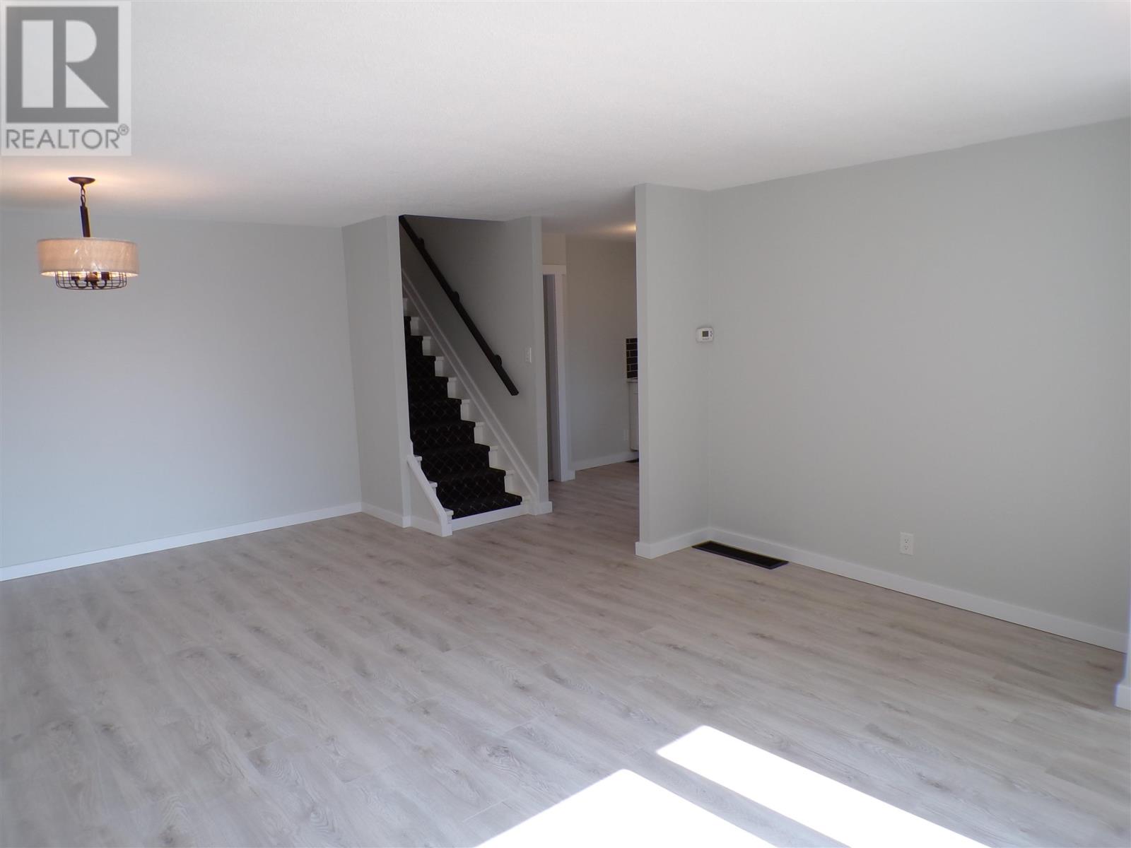 44 Farrell Cres Property Photo 14