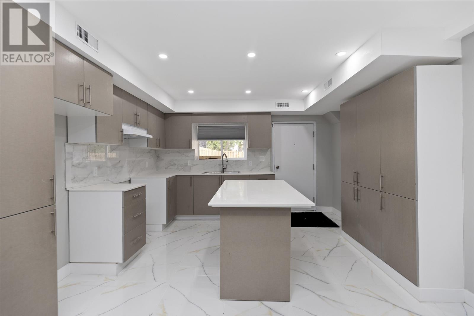 168 Andrew St Property Photo 5