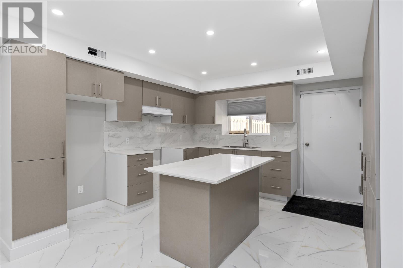 168 Andrew St Property Photo 6