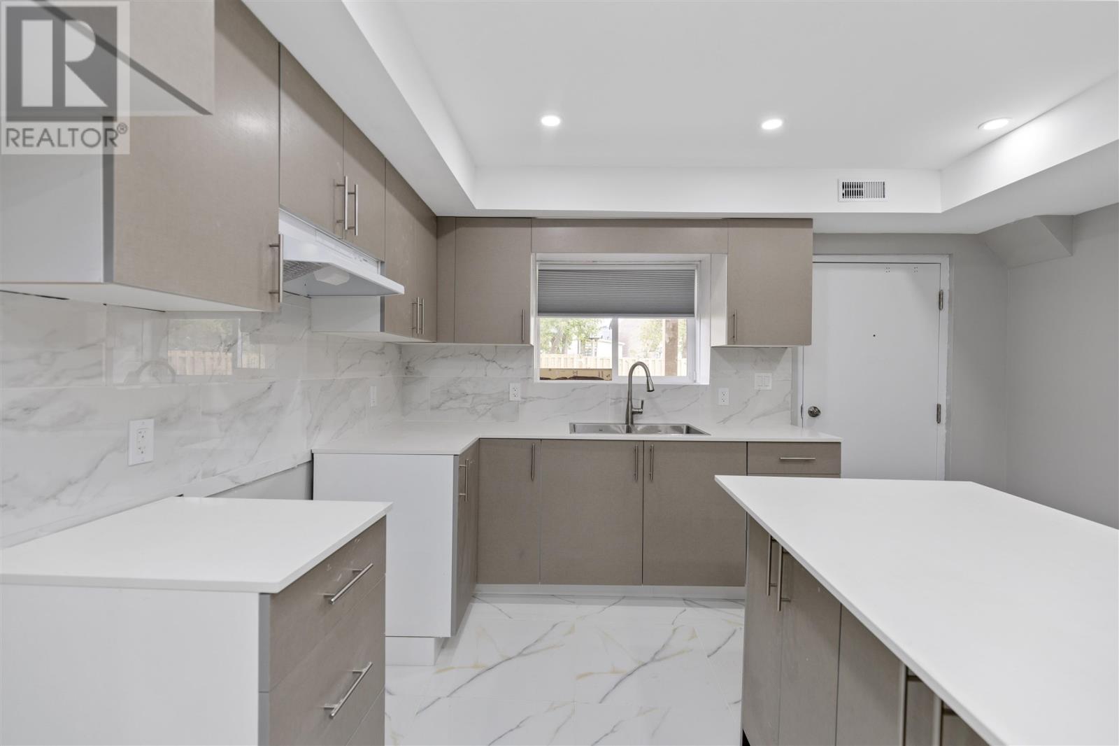 168 Andrew St Property Photo 7