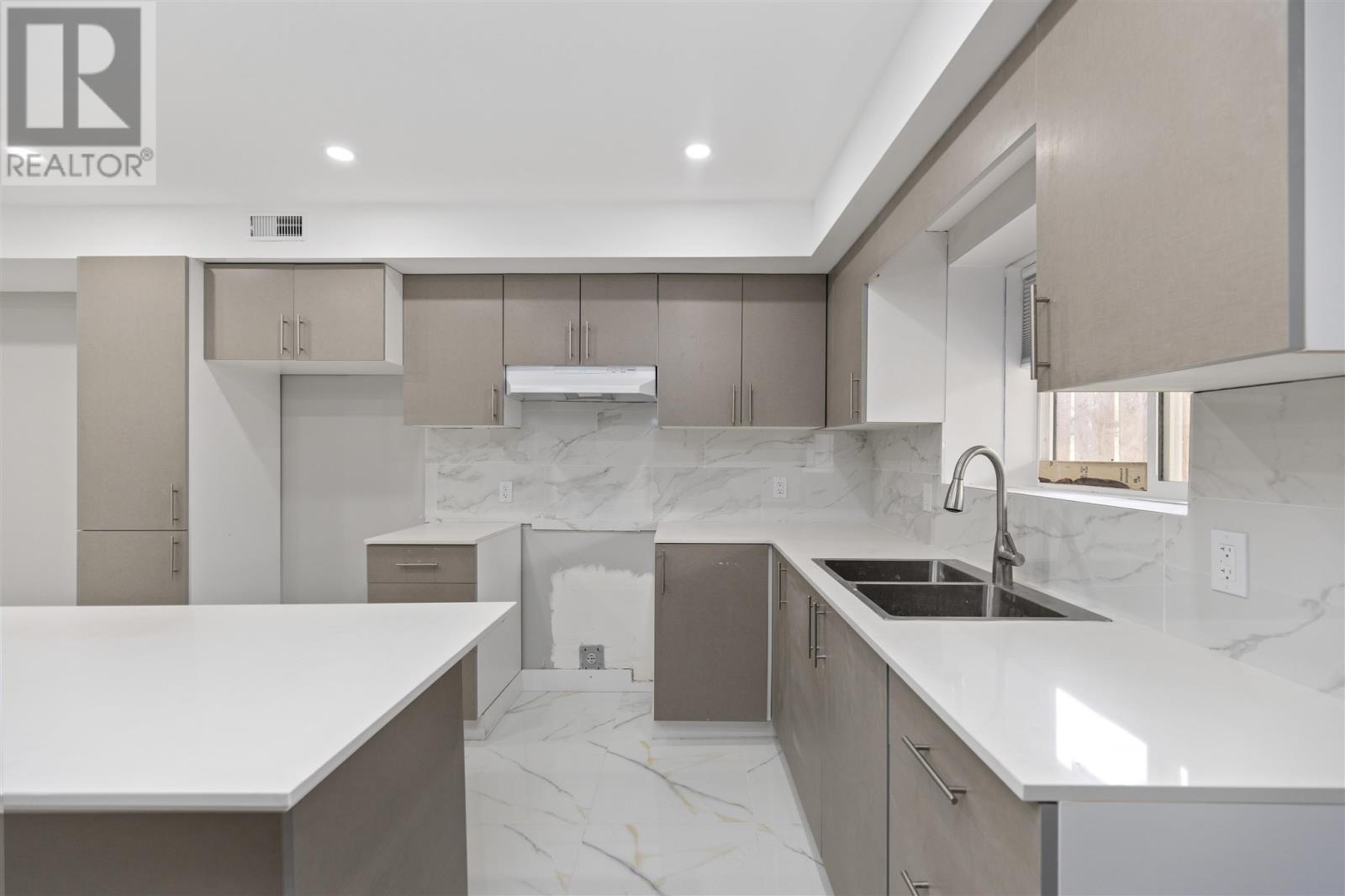 168 Andrew St Property Photo 8