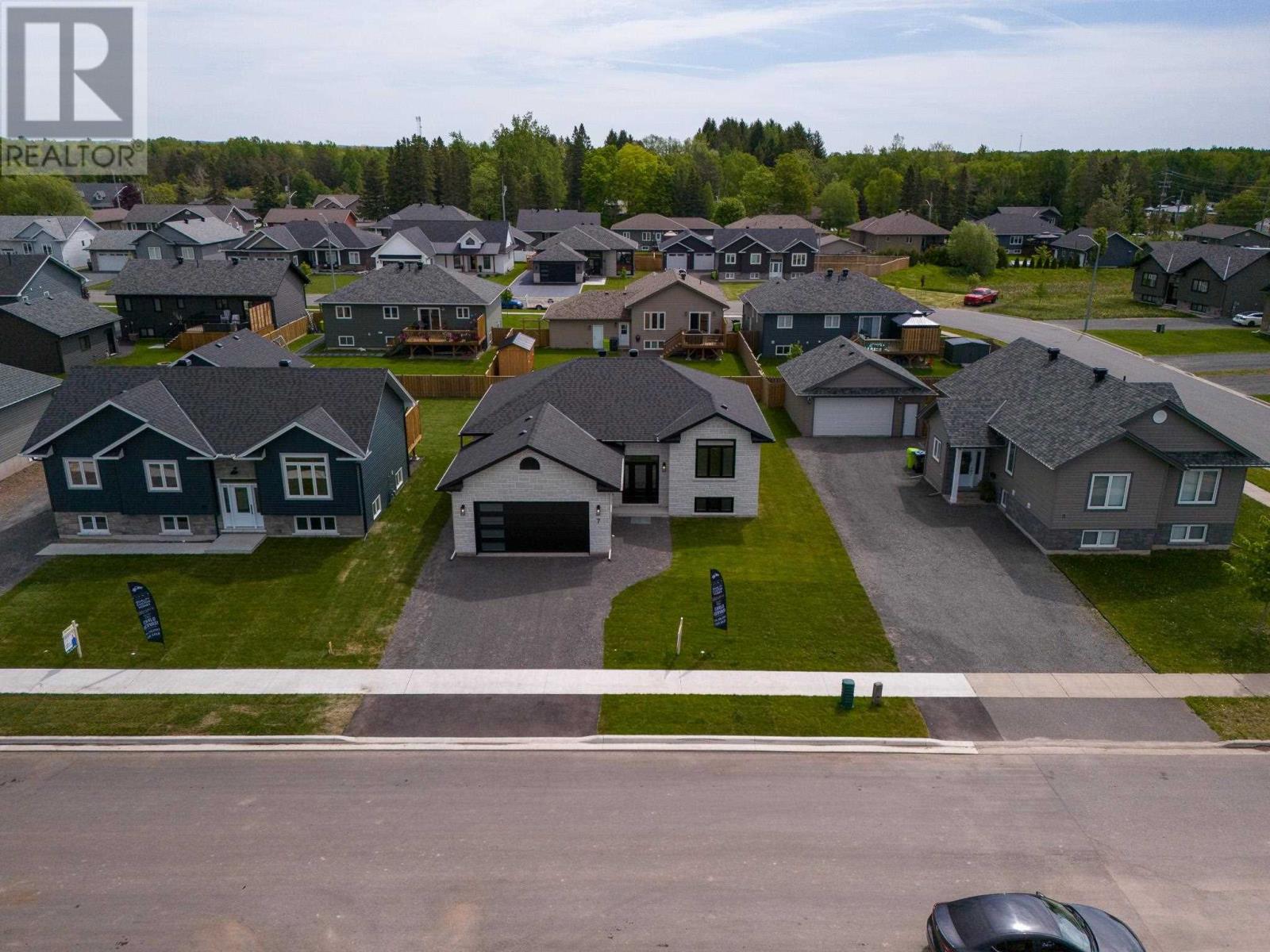 7 Noah Dr Property Photo 4