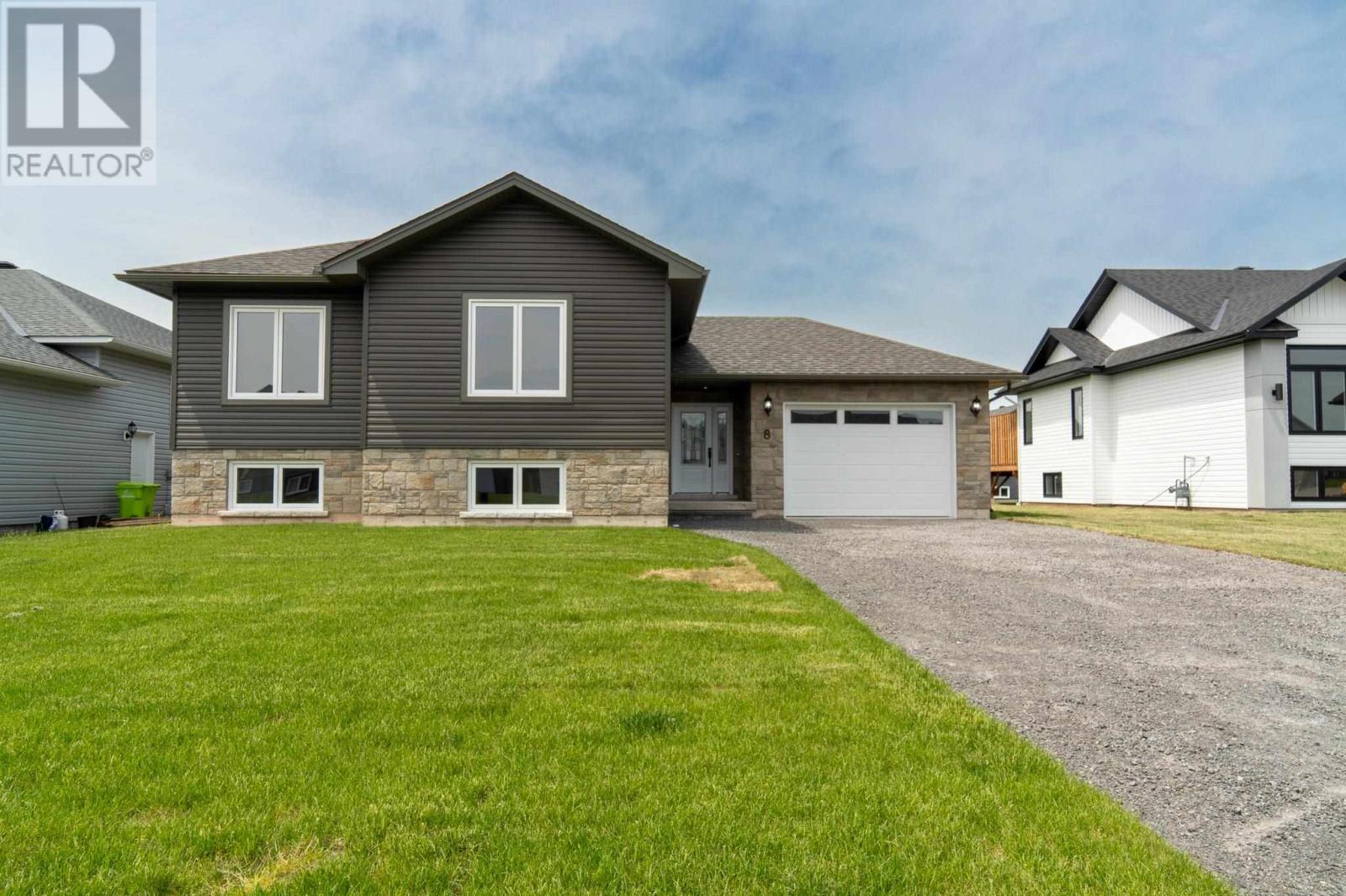 8 Noah Dr Property Photo 1