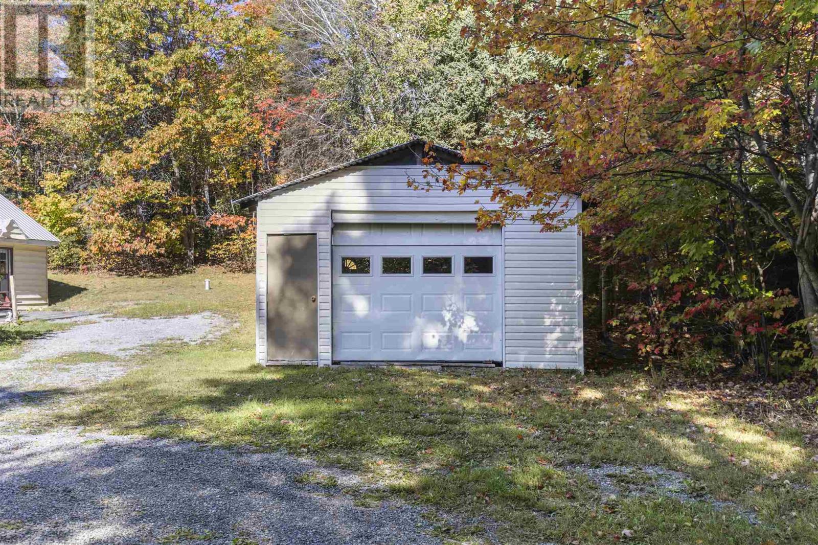 1532 Third Lin W Property Photo 3
