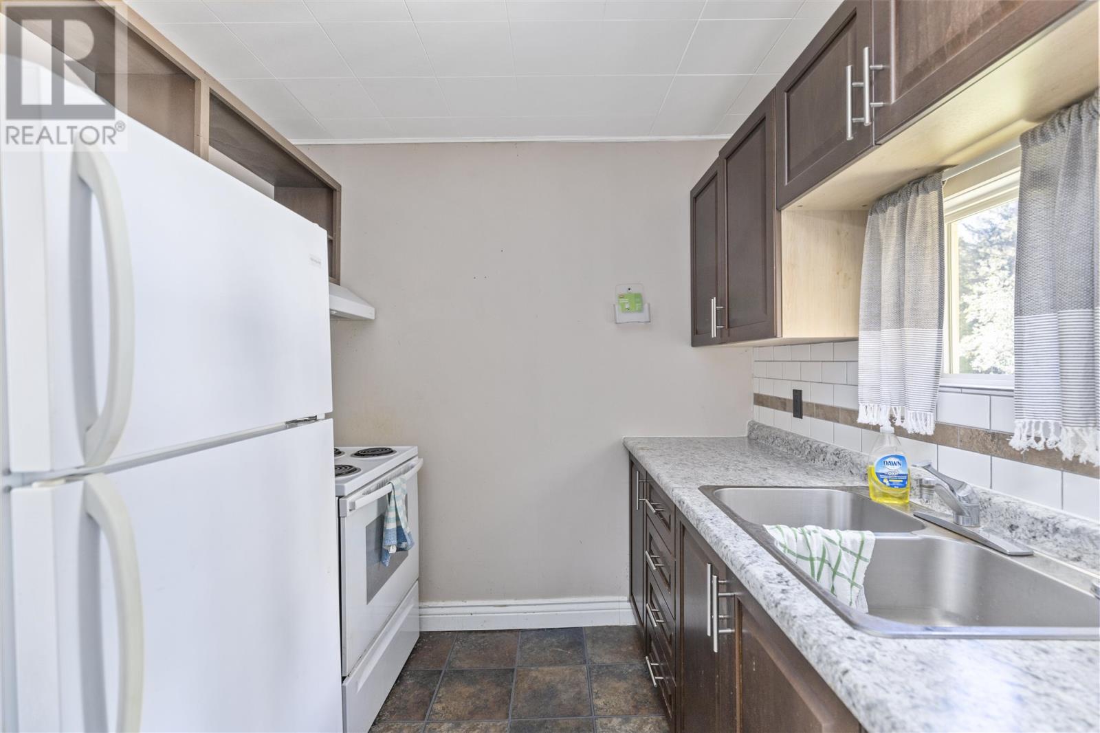 1532 Third Lin W Property Photo 15