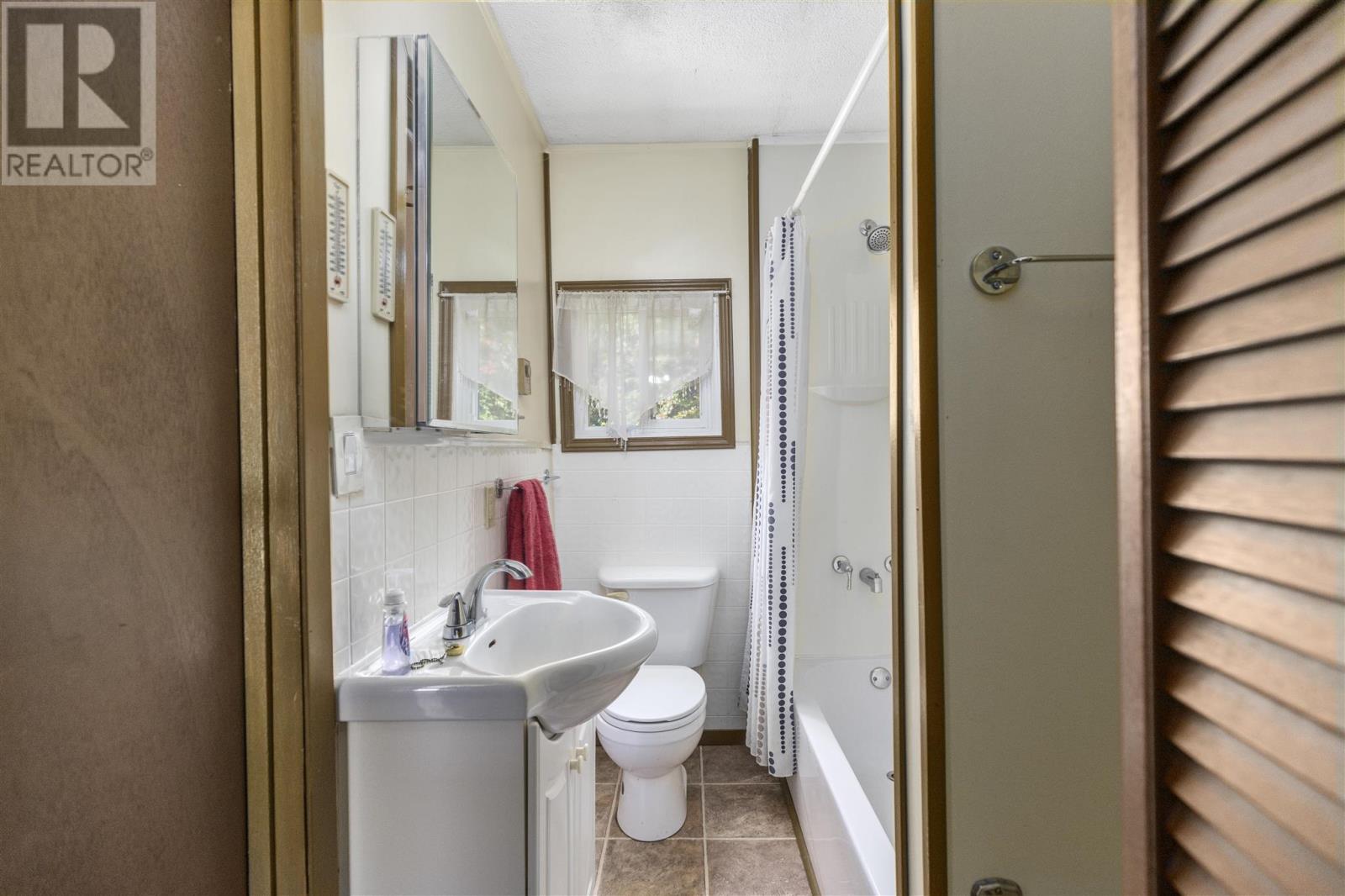 1532 Third Lin W Property Photo 21