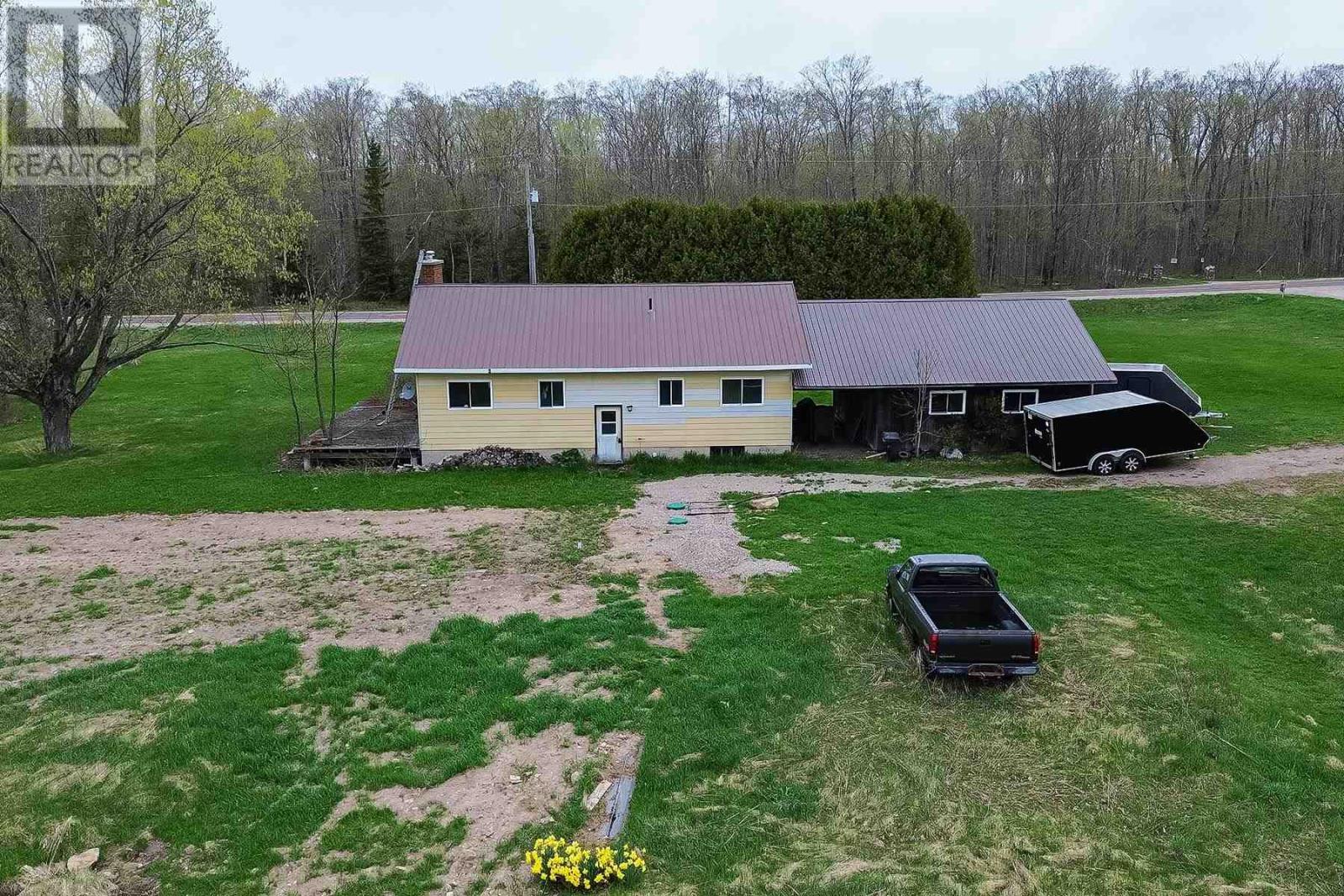 2277 D Line Rd Property Photo 4