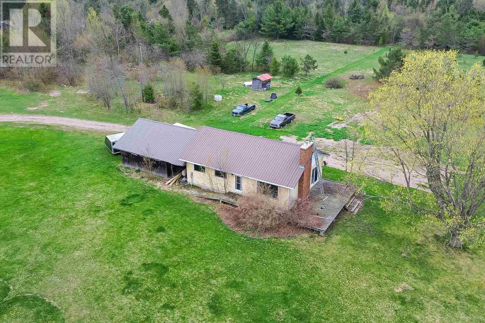 2277 D Line Rd Property Photo 5