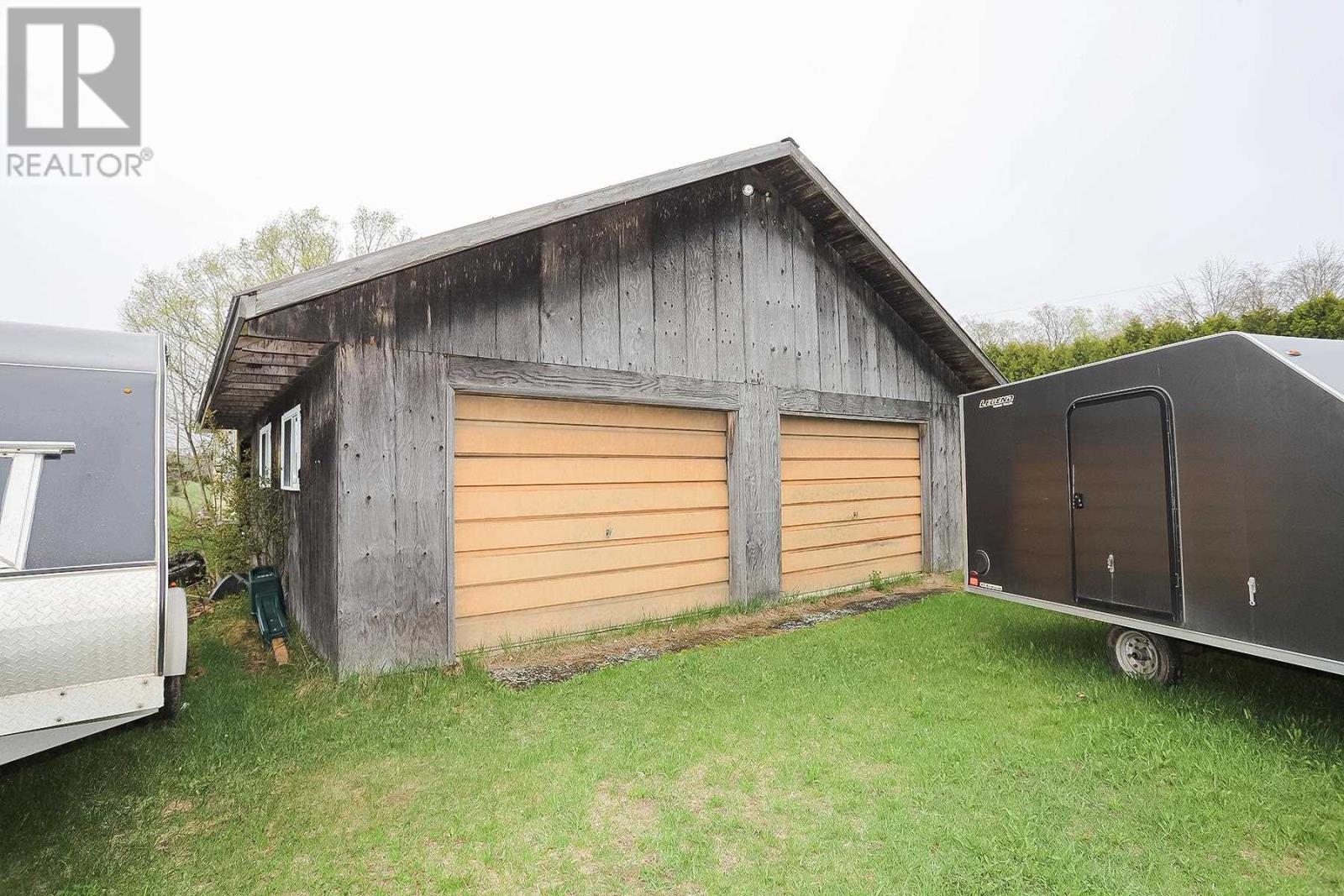 2277 D Line Rd Property Photo 10
