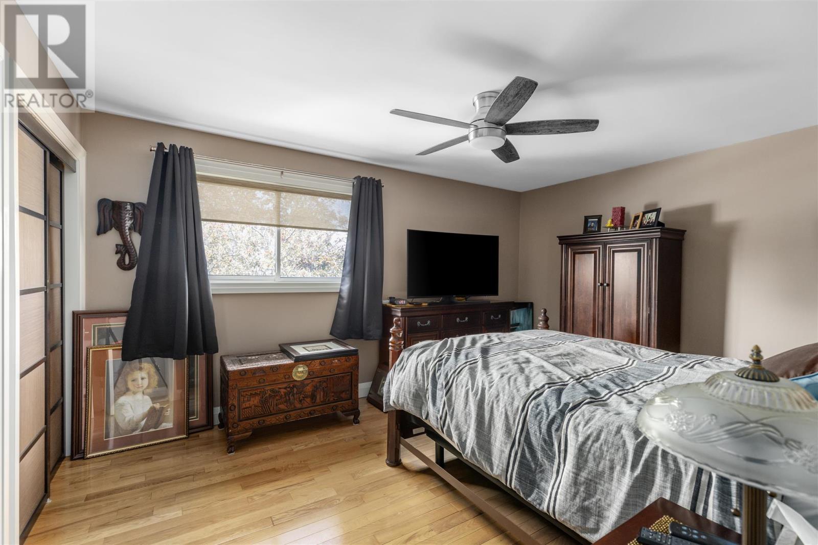 12 Huntington Pk Property Photo 20