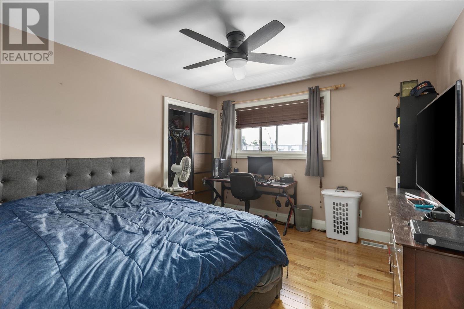 12 Huntington Pk Property Photo 23