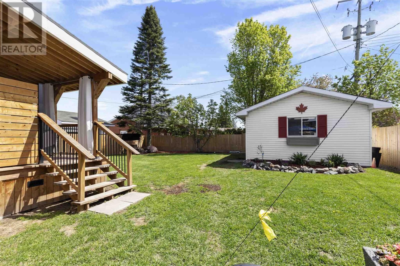 12 Huntington Pk Property Photo 37