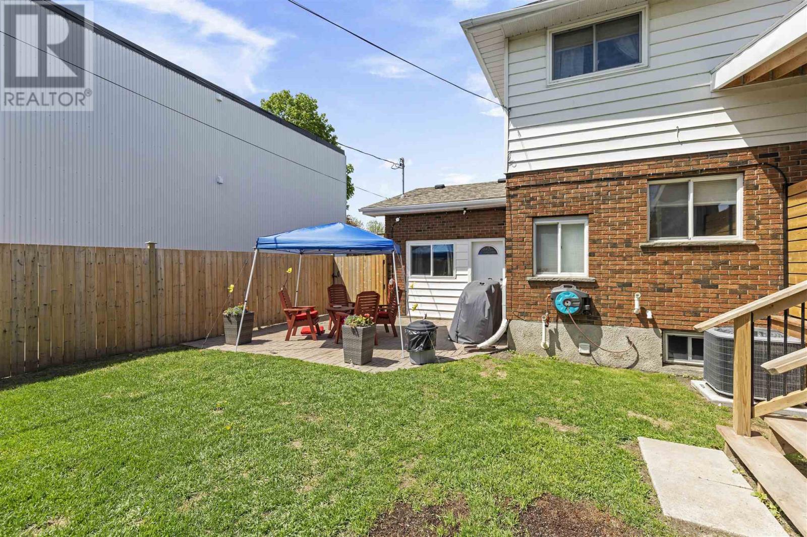 12 Huntington Pk Property Photo 40