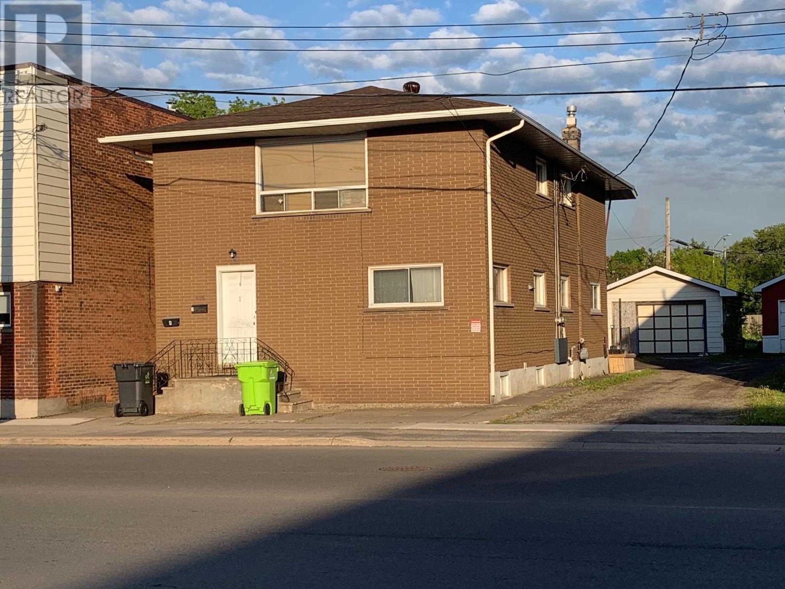 485 Wellington ST W Property Photo 1