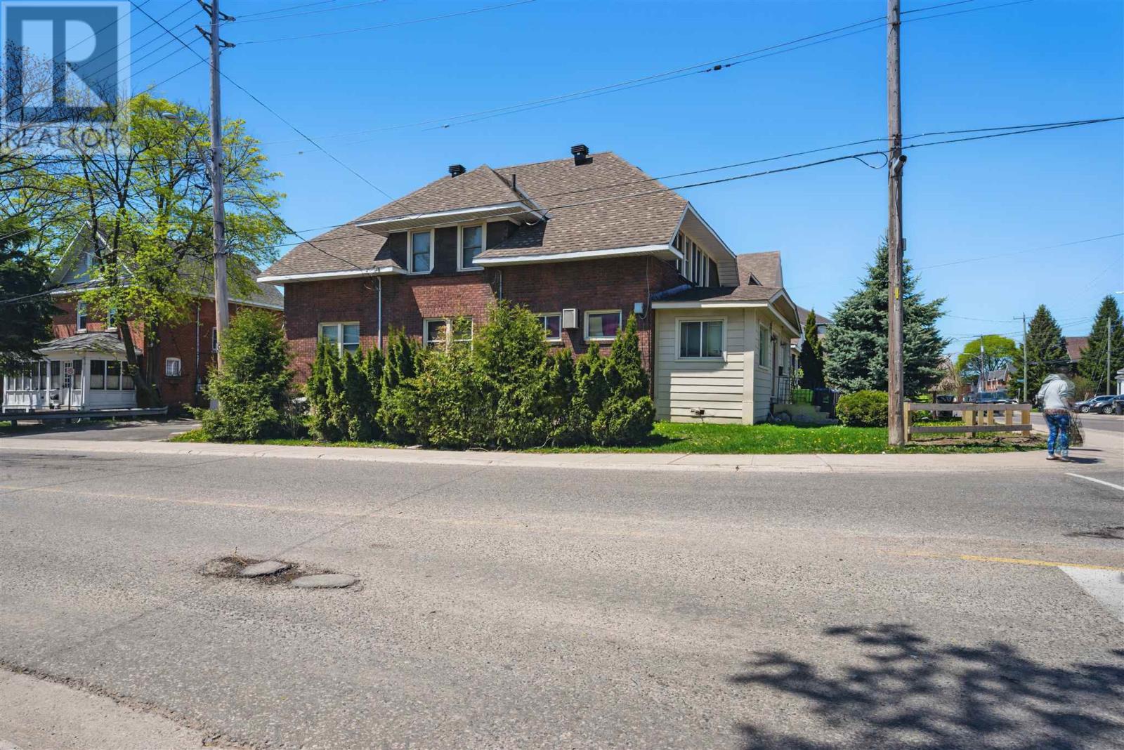 183 Albert St E Property Photo 2