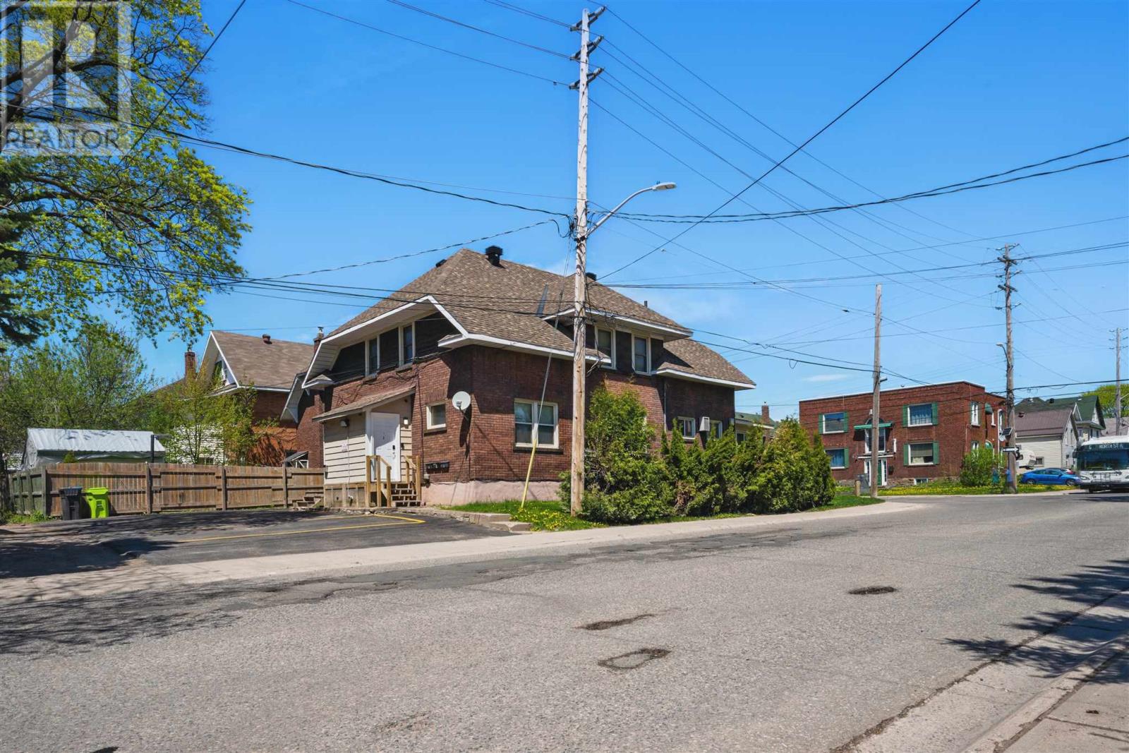 183 Albert St E Property Photo 3