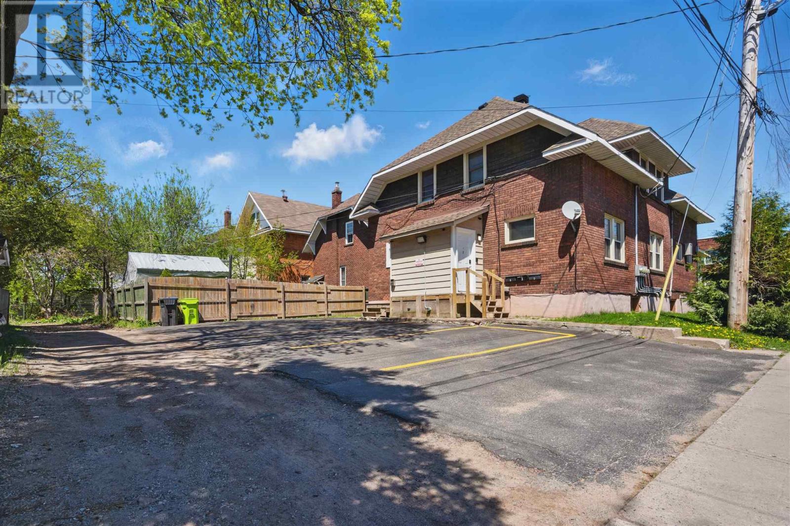 183 Albert St E Property Photo 4