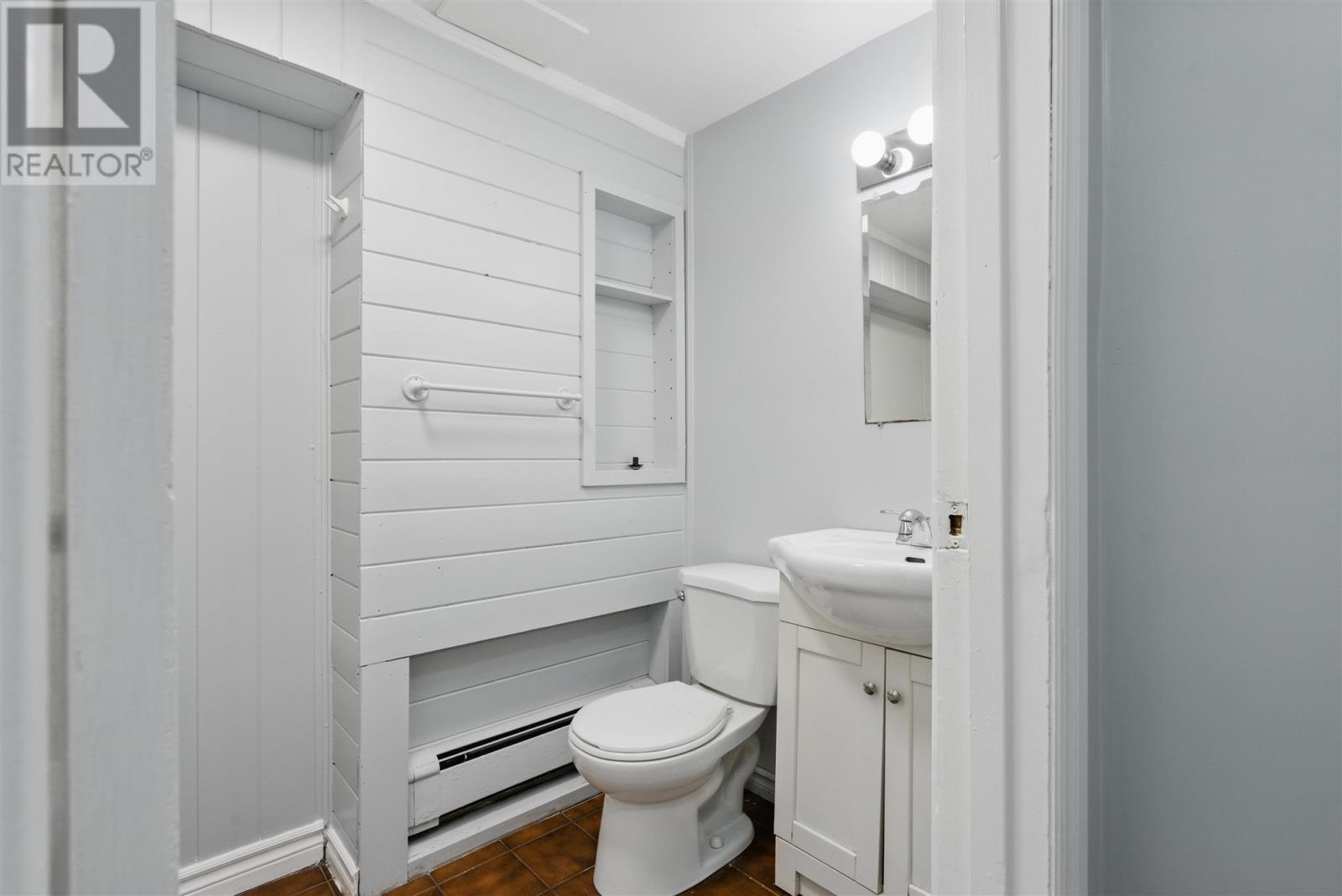 183 Albert St E Property Photo 37
