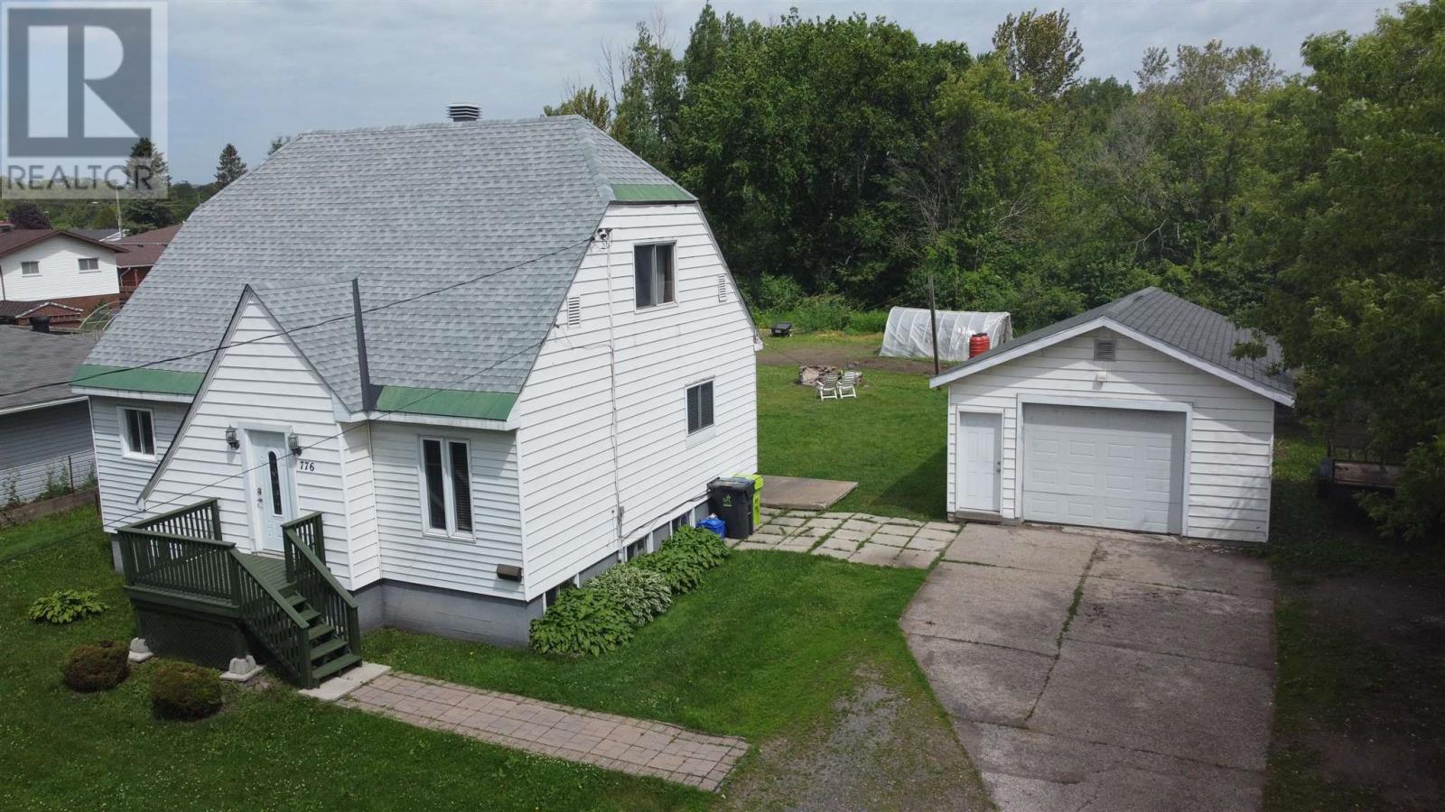 776 Second Line W Property Photo 4