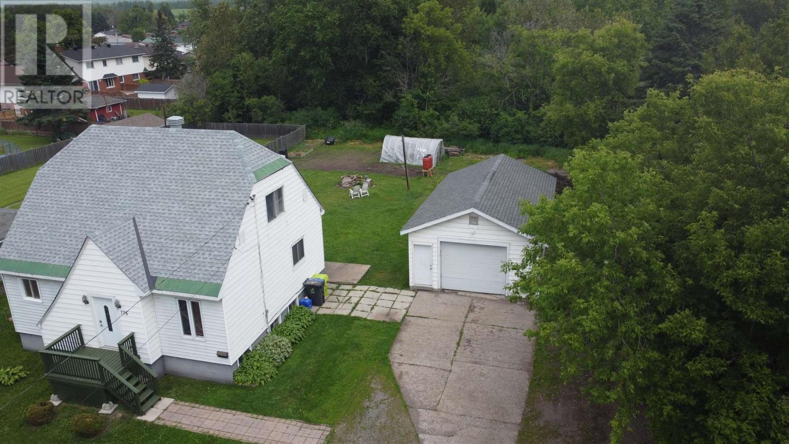 776 Second Line W Property Photo 5