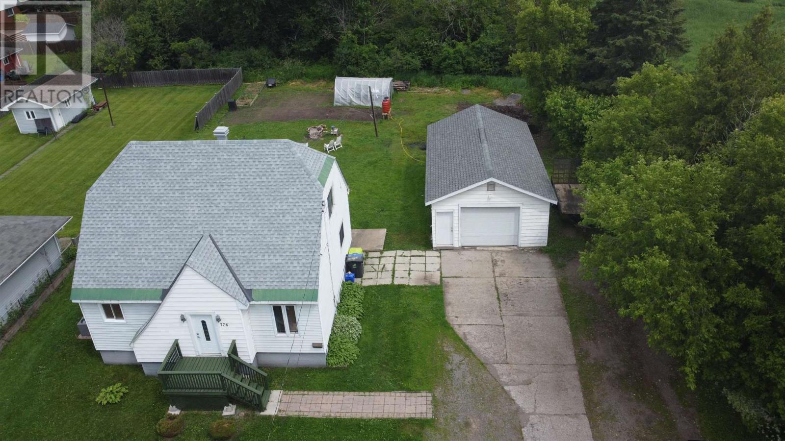 776 Second Line W Property Photo 6