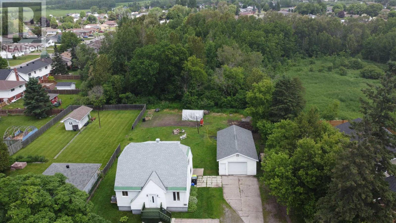 776 Second Line W Property Photo 7