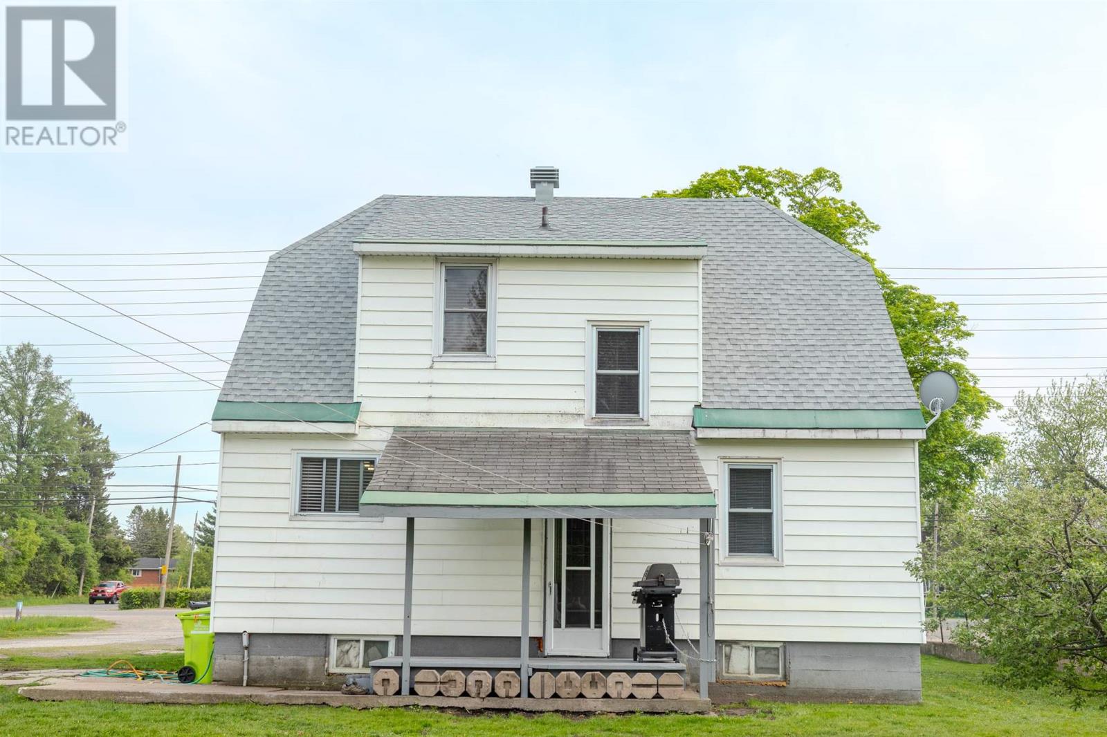 776 Second Line W Property Photo 11