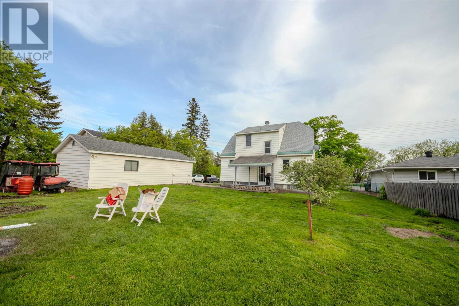 776 Second Line W Property Photo 12