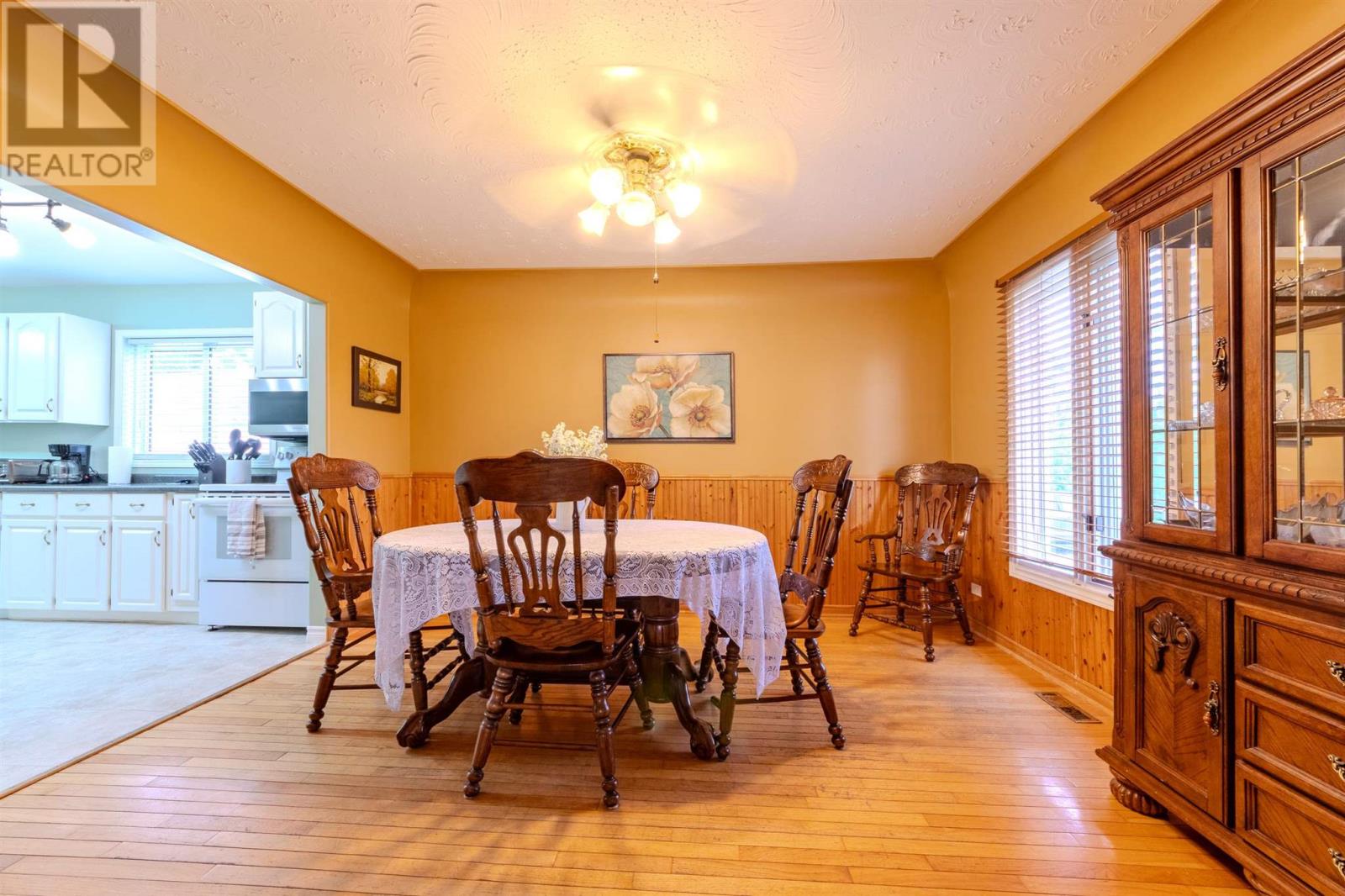 776 Second Line W Property Photo 20