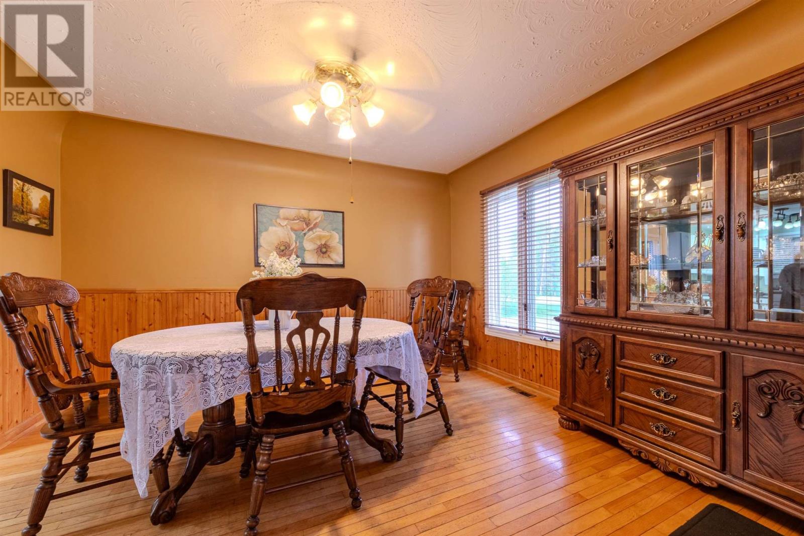 776 Second Line W Property Photo 22