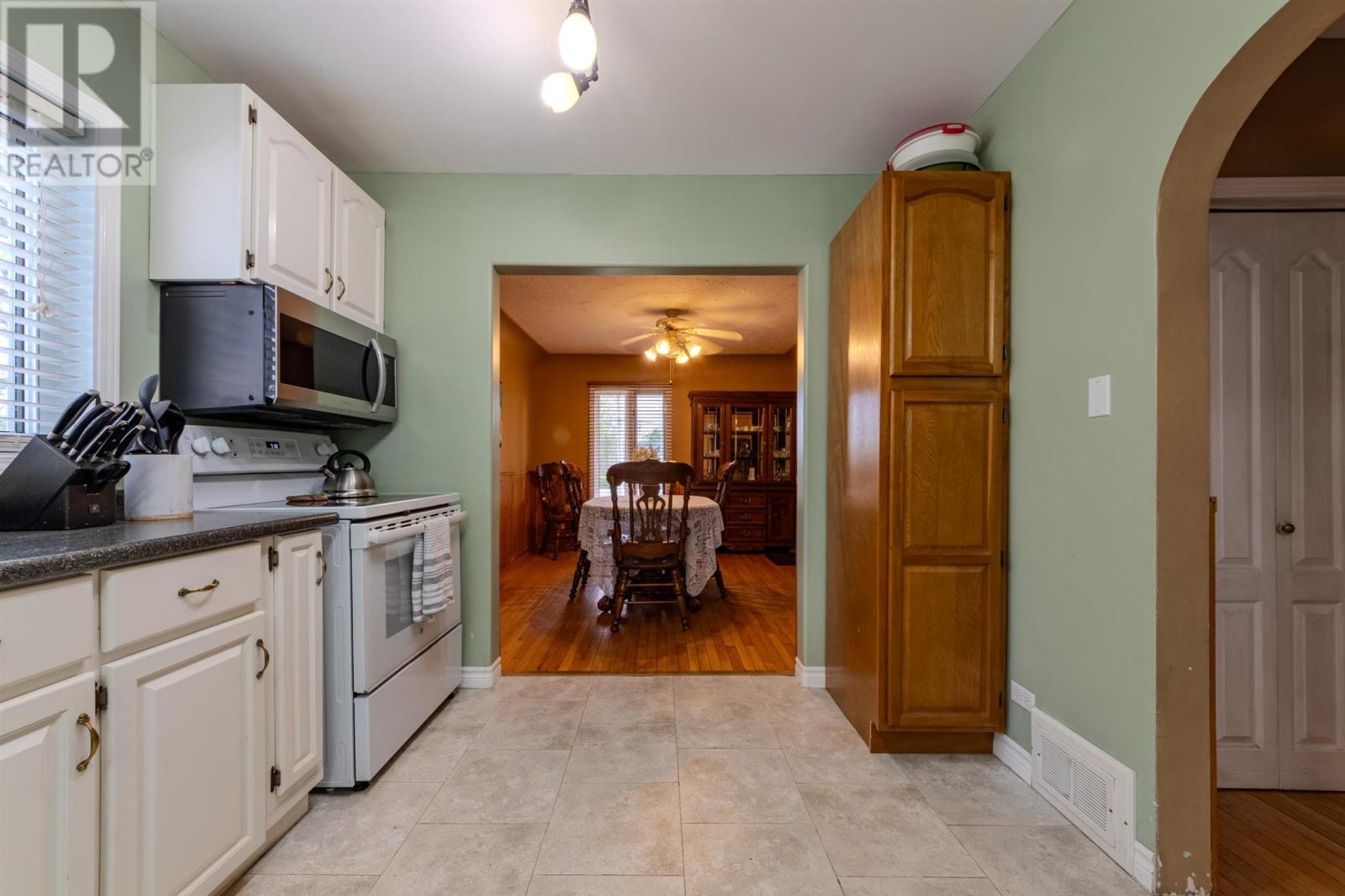776 Second Line W Property Photo 23