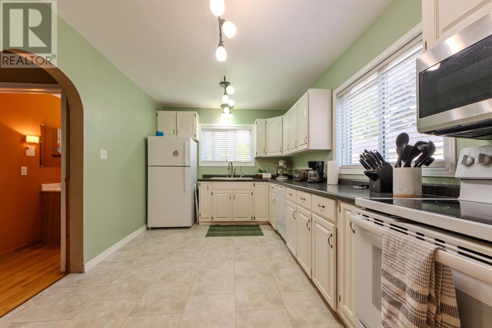 776 Second Line W Property Photo 24