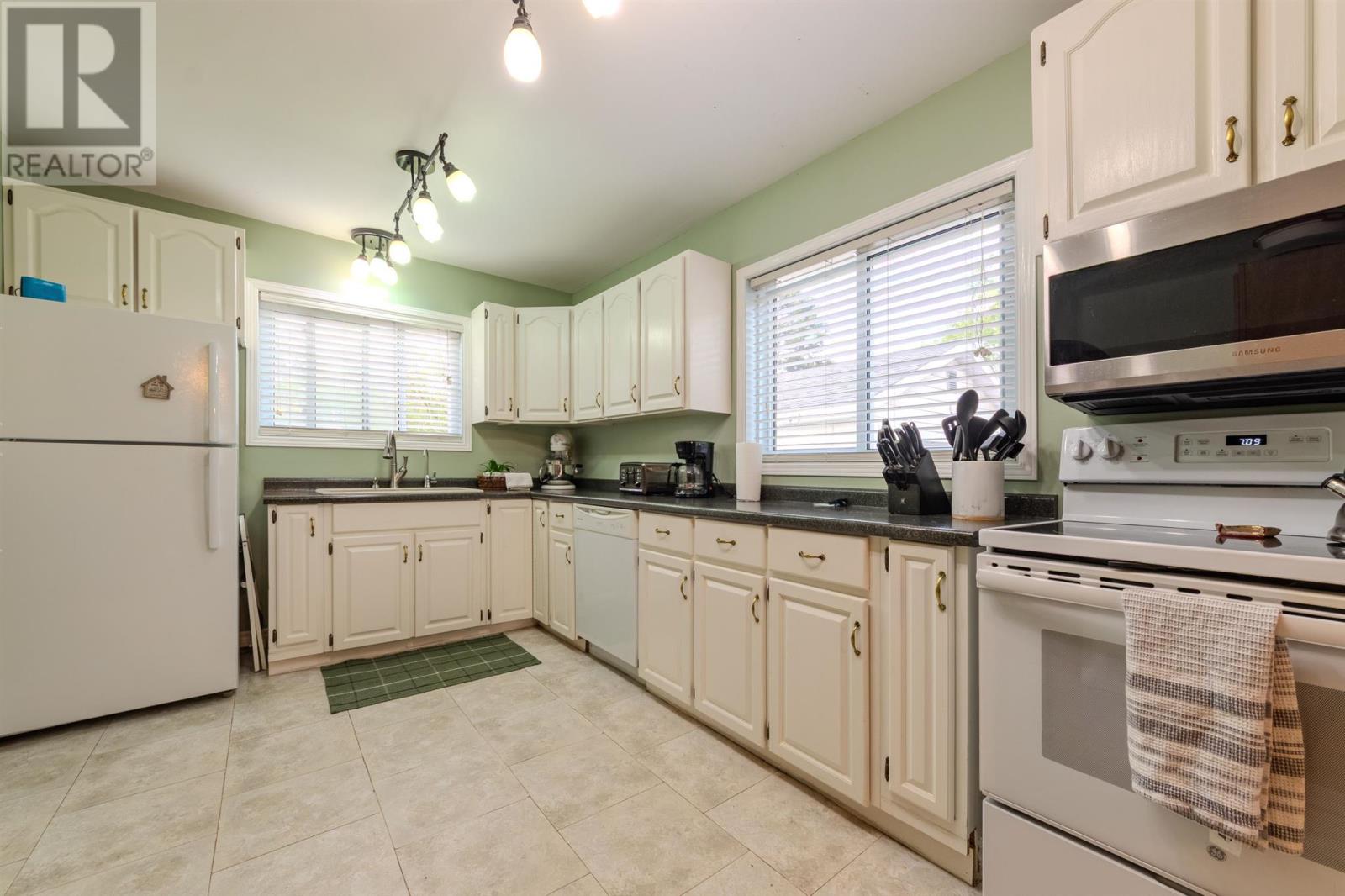 776 Second Line W Property Photo 25