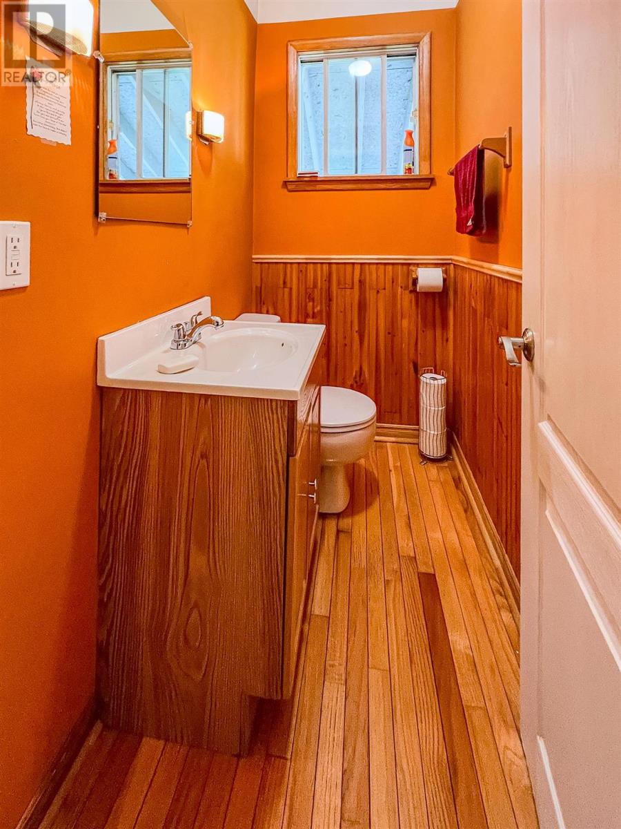 776 Second Line W Property Photo 30
