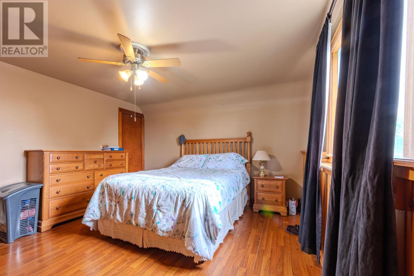 776 Second Line W Property Photo 32