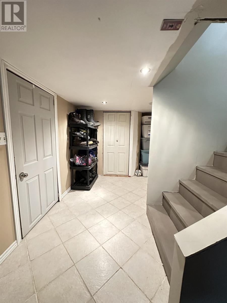 776 Second Line W Property Photo 37