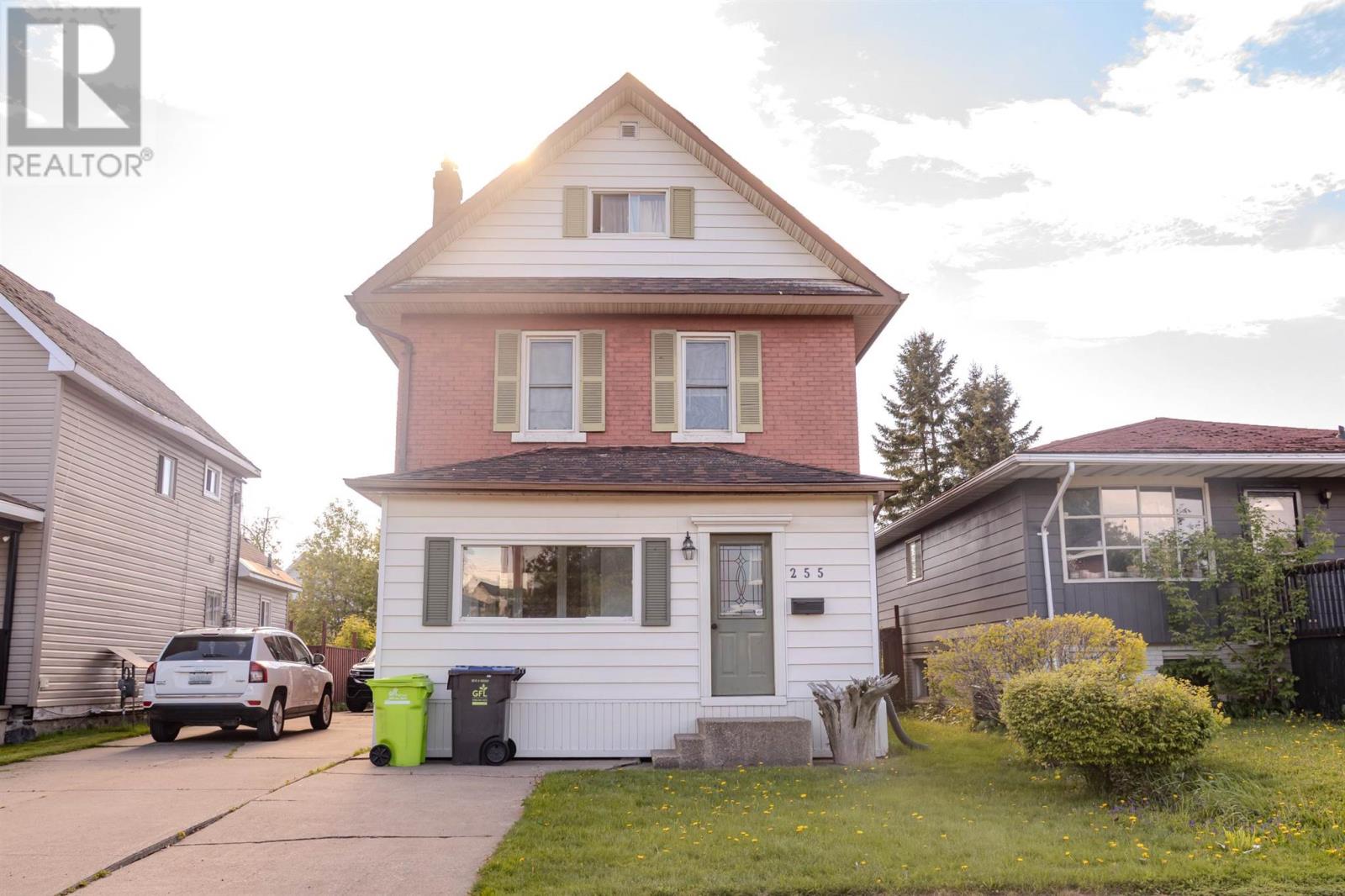 255 Brown St Property Photo