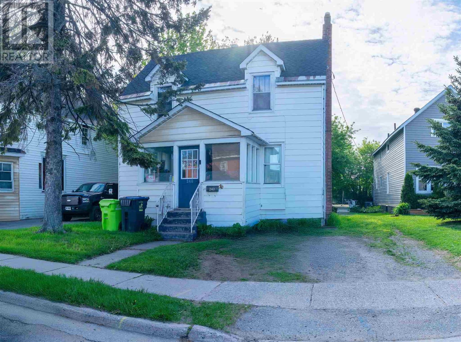 240 Huron ST Property Photo 1