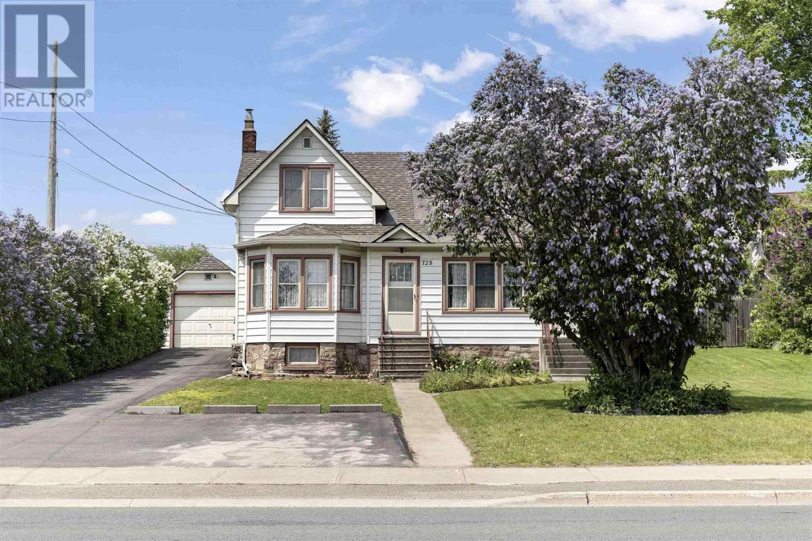 728-730 Wellington St E Property Photo 2