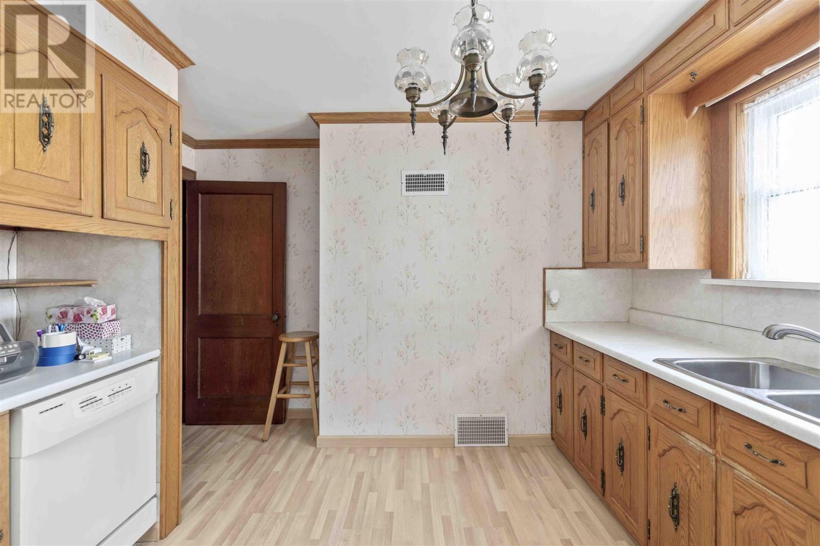 728-730 Wellington St E Property Photo 13