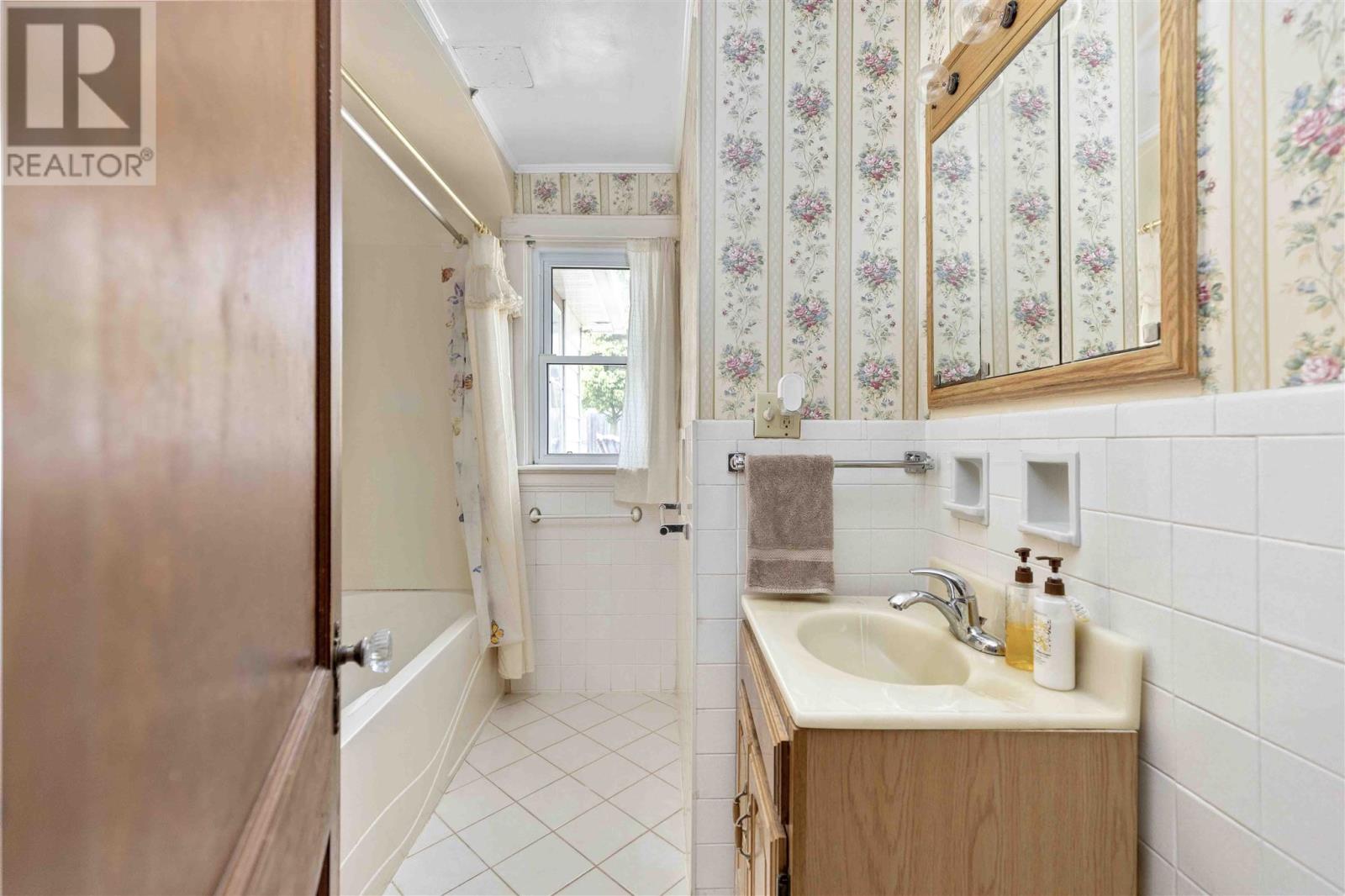 728-730 Wellington St E Property Photo 17