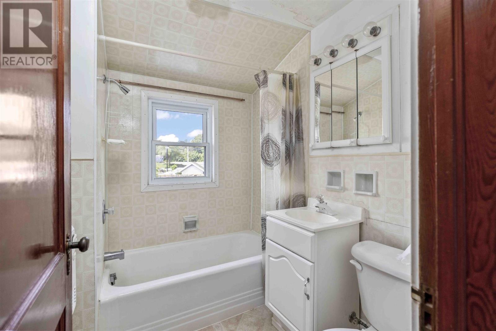 728-730 Wellington St E Property Photo 37