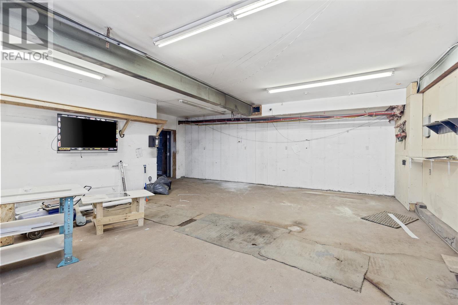 41 Albert St W Property Photo 4