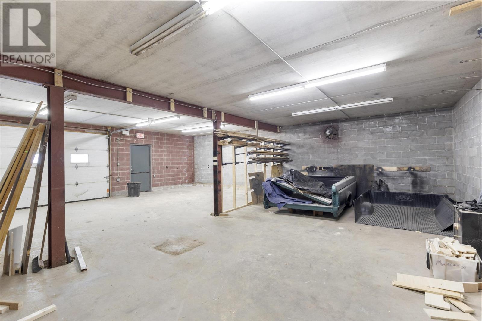 41 Albert St W Property Photo 6