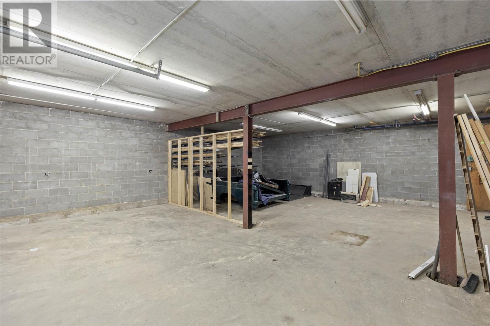 41 Albert St W Property Photo 8