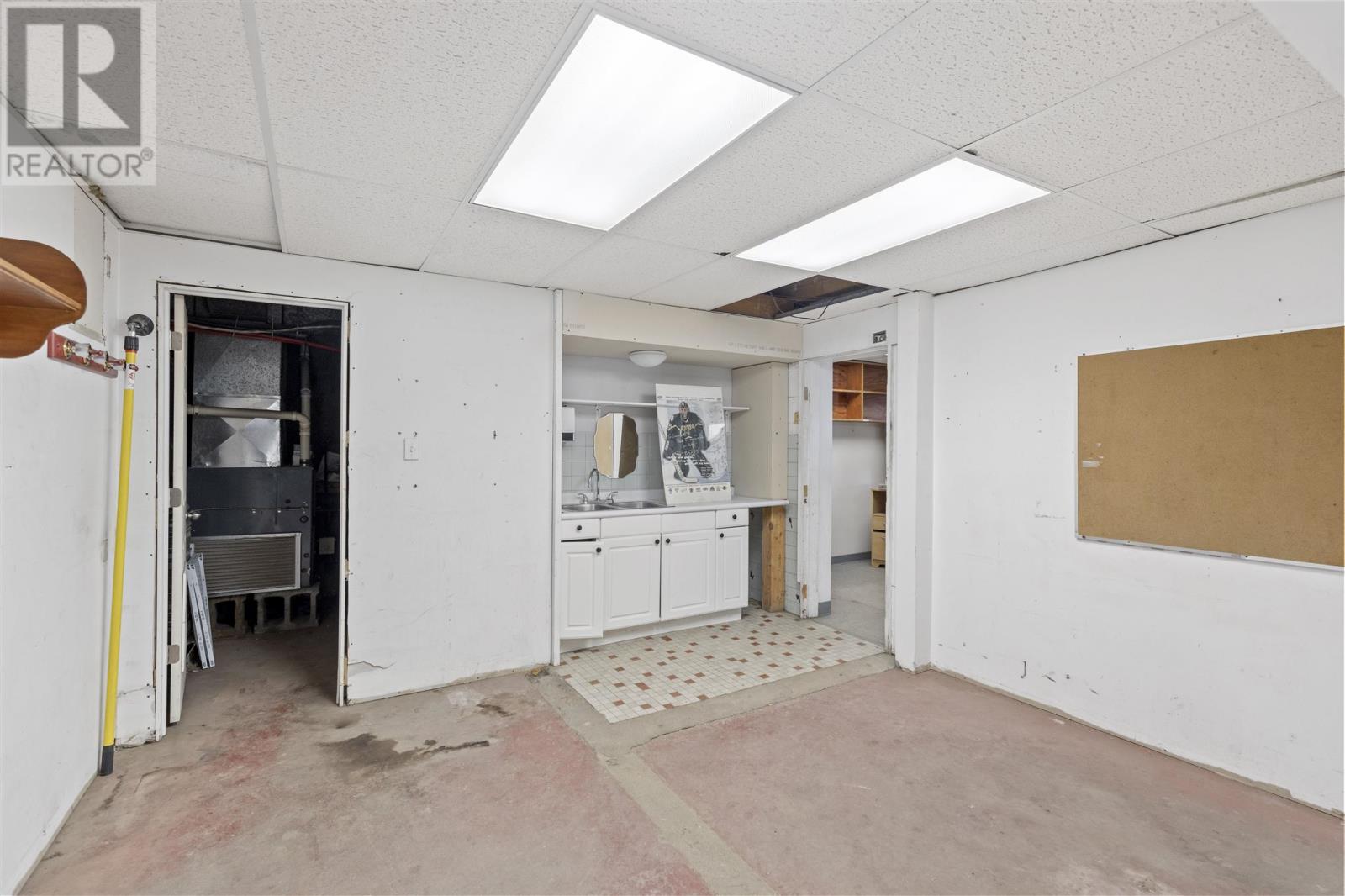 41 Albert St W Property Photo 9