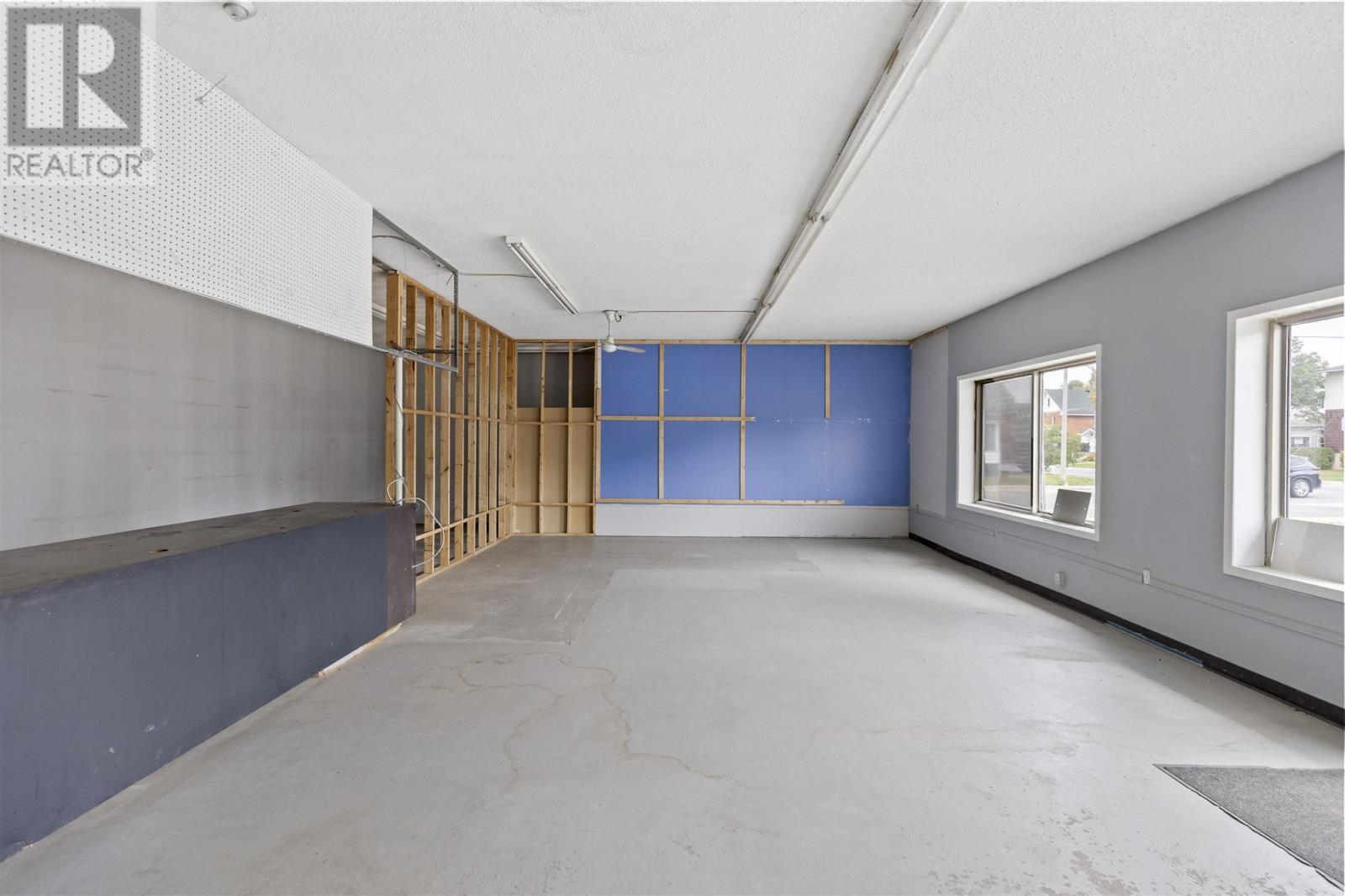 41 Albert St W Property Photo 13