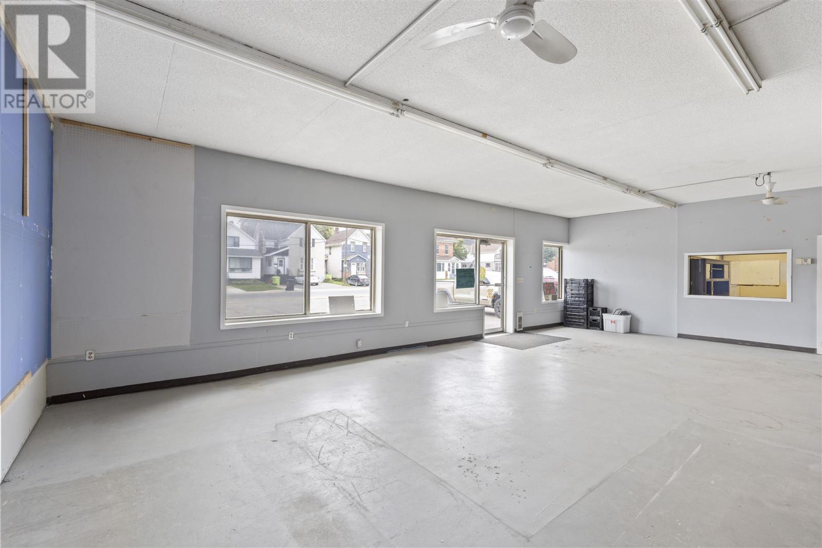 41 Albert St W Property Photo 15