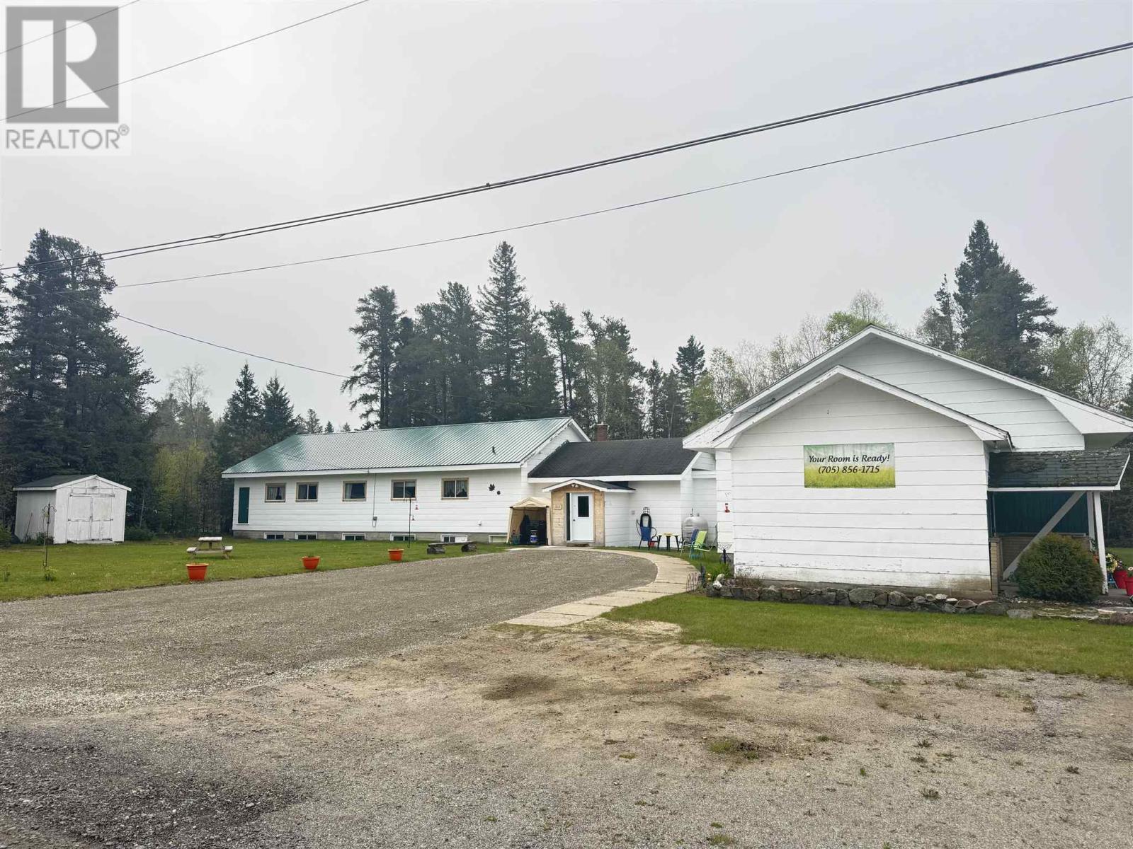 323 Hardy Ave Property Photo 2